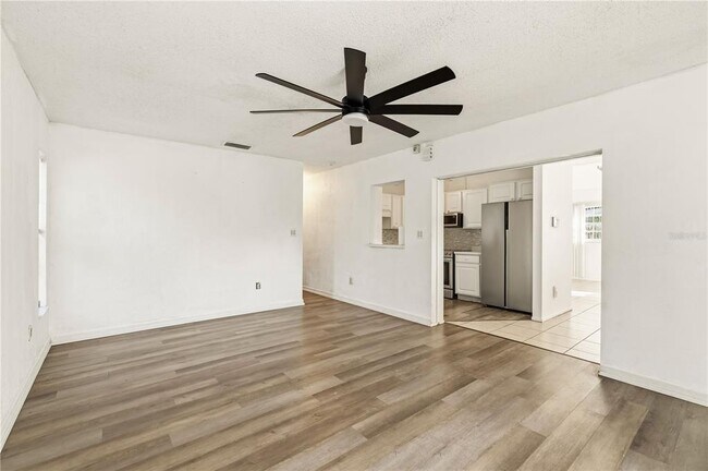 Building Photo - 2615 9th Ave Dr E