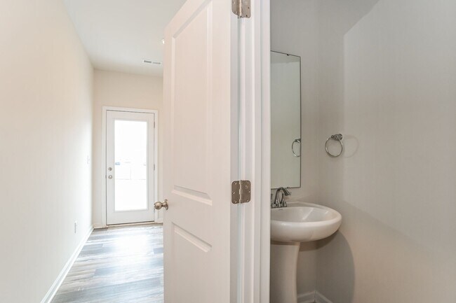 Building Photo - Brand New End-Unit Townhome | 3 BR/2.5BA | 1-Car Garage | Near Downtown Mooresville