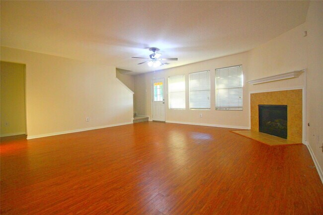 Building Photo - 16928 Scenic Knoll