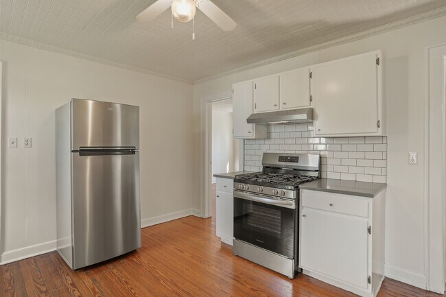 Building Photo - 221 Hunyadi Ave