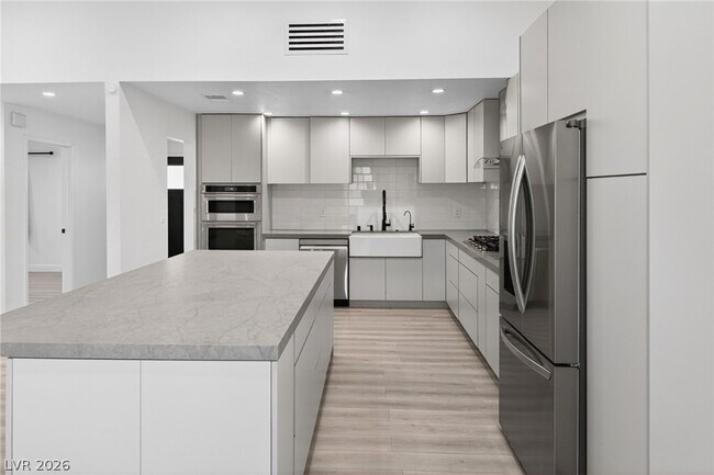 Building Photo - 5270 S Sepulveda Blvd