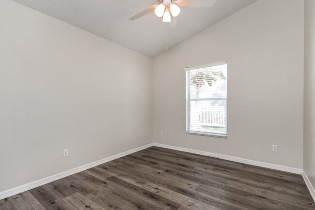 Building Photo - 2504 River Ridge Dr