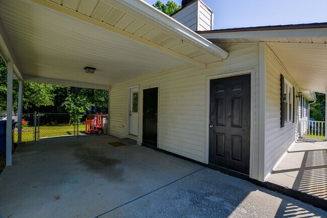 Building Photo - 1220 Ridge Rd