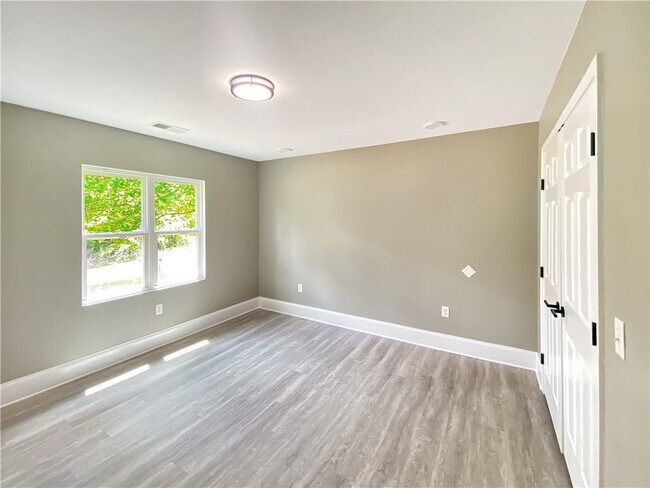 Building Photo - 157 Cedarcrest Dr