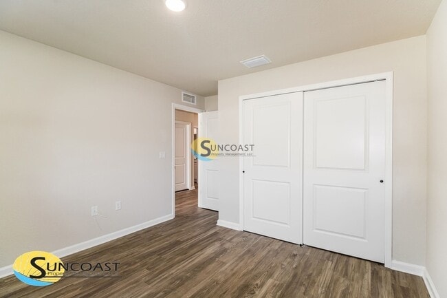 Building Photo - 6040 W Oak Park Blvd