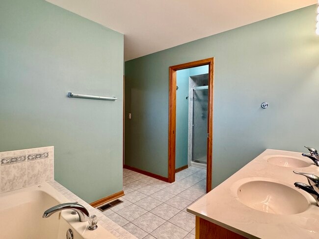 Building Photo - 12457 Walden Rd