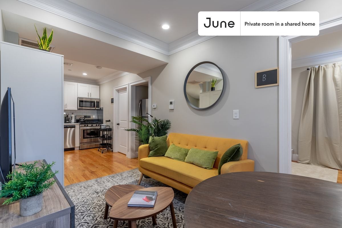 Building Photo - Room in Shared 4 bed/1 bath home