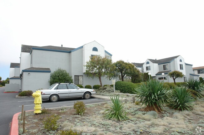 Building Photo - Westwind Apartments