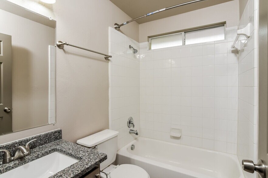 Building Photo - 316 Hummingbird Dr