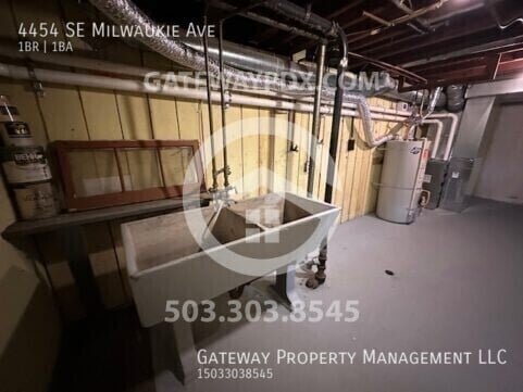 Building Photo - 4454 SE Milwaukie Ave