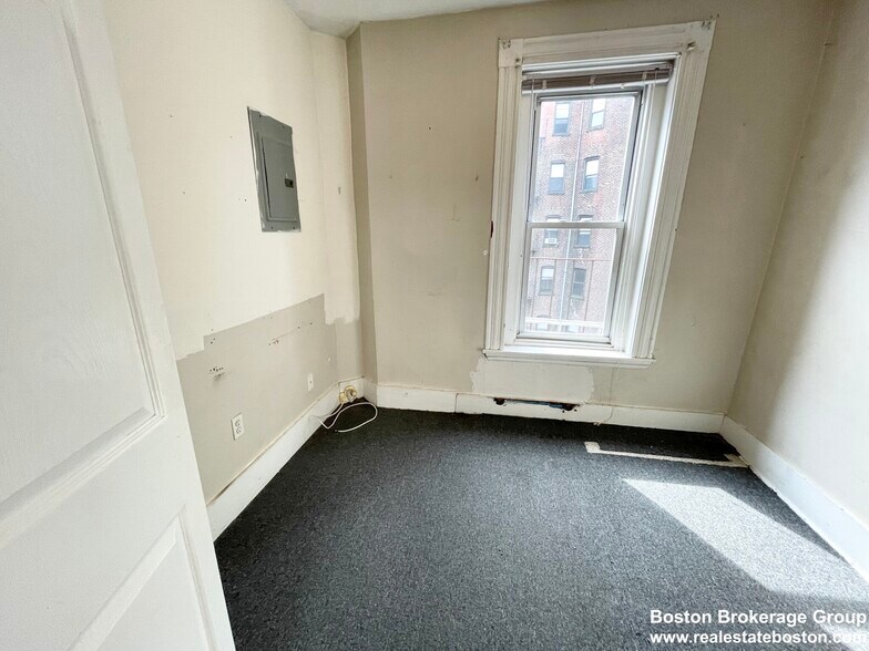 Building Photo - 76 Saint Stephen St