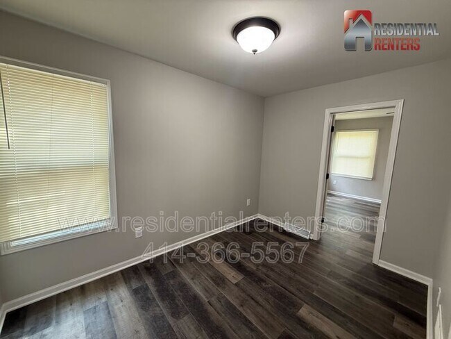 Building Photo - 4845 N 44th St