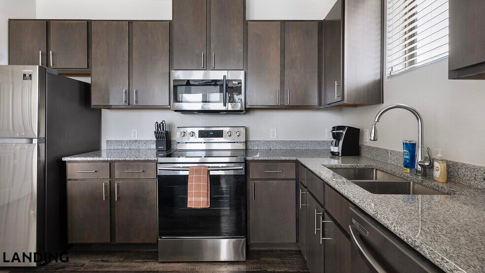 Building Photo - 12500 Shadowglen Trce