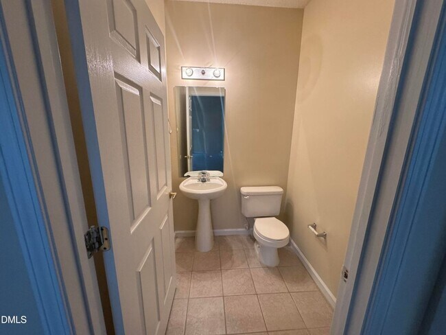 Building Photo - Special Rate! SPACIOUS 1 Bed 1.5 Bath Condo with Sunroom and AMENITIES!!!