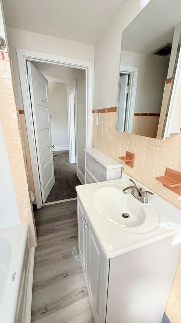 Building Photo - Spacious 4BR 1.5BA Single Family Home in Carrick