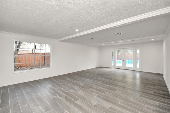 Building Photo - 3919 Fernglade Dr