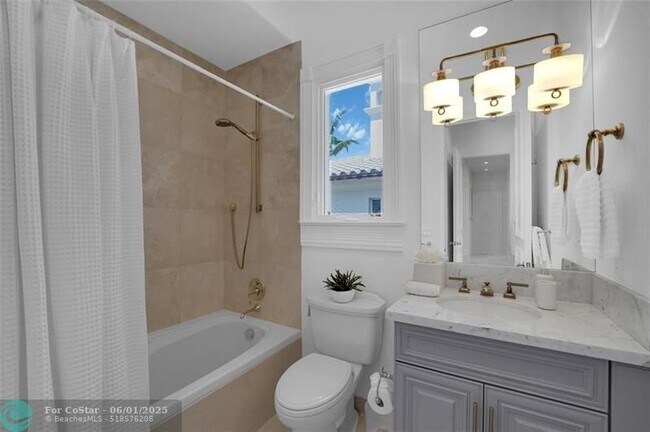 Building Photo - 3311 NE 57th Ct