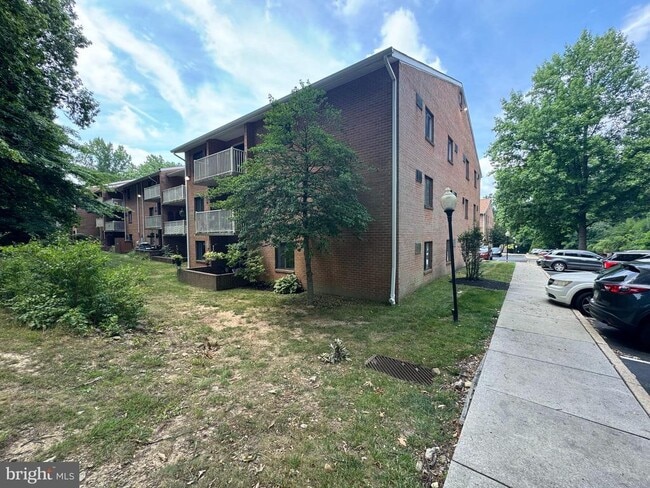 Building Photo - 400 Campbell Cir