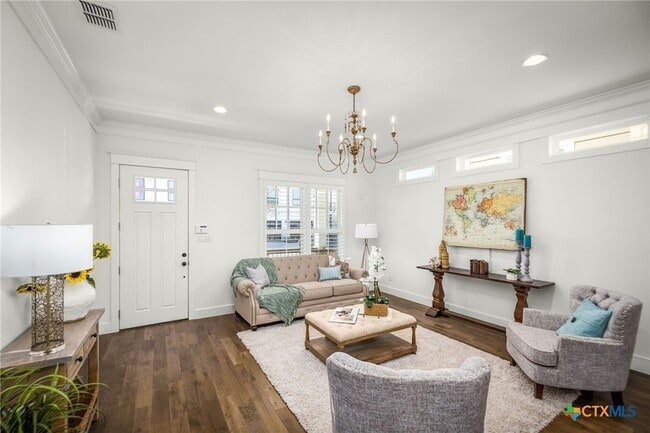 Building Photo - 653 Center Green