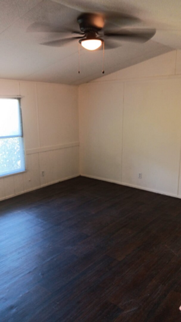Building Photo - Renovated 2-Bed, 1-Bath Mobile Home
