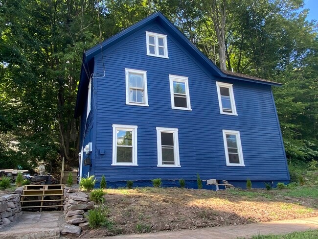 Building Photo - 198 Main St