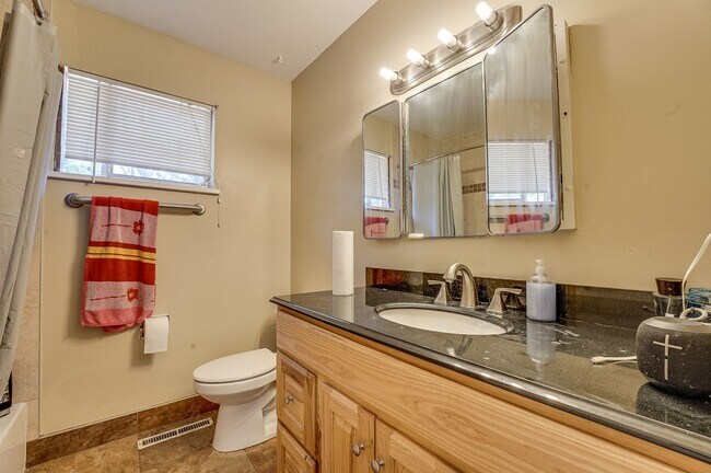 Building Photo - Lovely 4 Bed 2 Bath Ranch-Style House in Fort Collins!