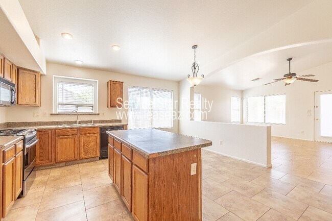 Building Photo - 8414 S 48th Ln