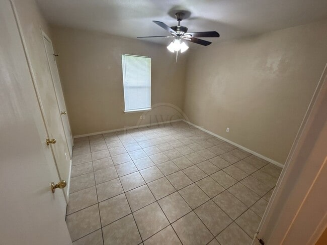 Building Photo - 1905 Windward Dr