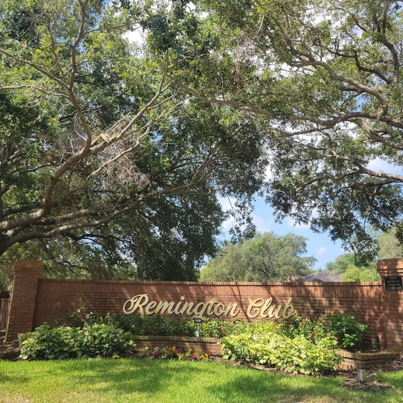 Building Photo - 935 Vanderbilt Dr