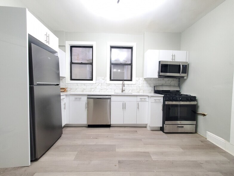 135 W 54th St 2 - 133 W 54th St