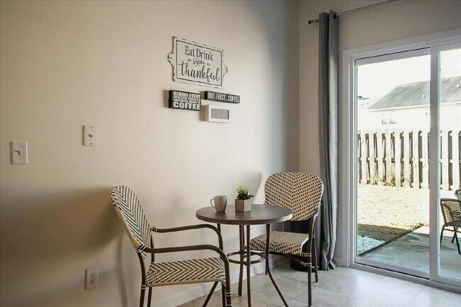 Building Photo - 11 Summer Lake Way