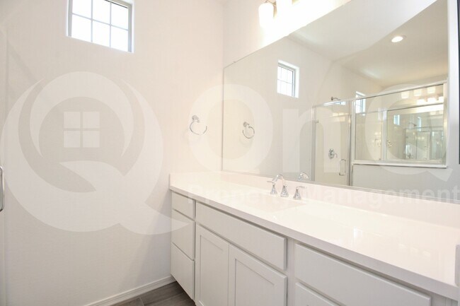Building Photo - 19031 E Braeburn Ln