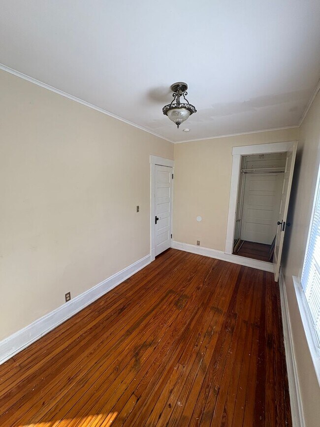 Building Photo - 2 bedroom Apartment Near German Village