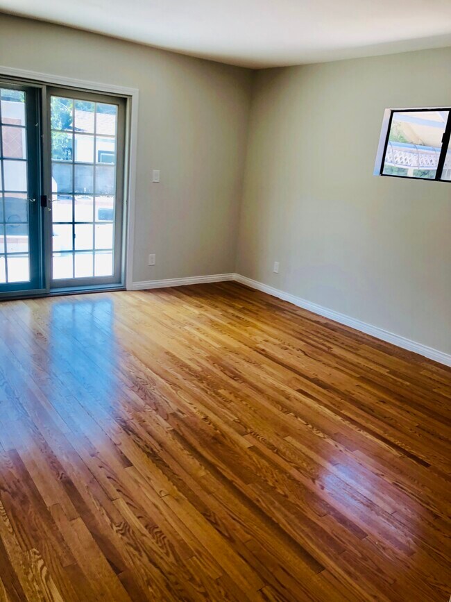 Building Photo - 3633 Malafia Dr