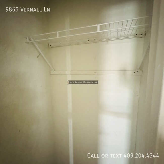Building Photo - 9865 Vernall Ln