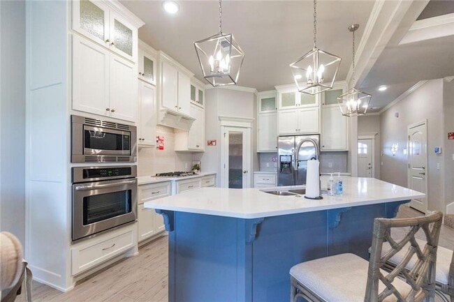 Building Photo - Stunning new home + 4 bedrooms + 3 bathroo...