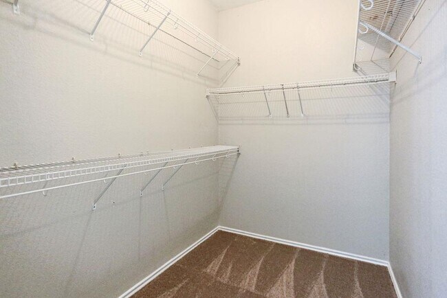 Building Photo - 1611 Abbey Ln