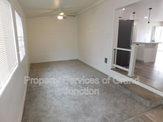 Building Photo - 317 N Coulson St