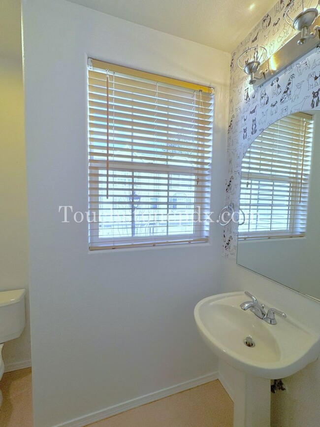 Building Photo - $500 off Move-In Special! Must Apply before the Weekend! 3 Bed/2.5 bath Townhome w/Deck in near P...