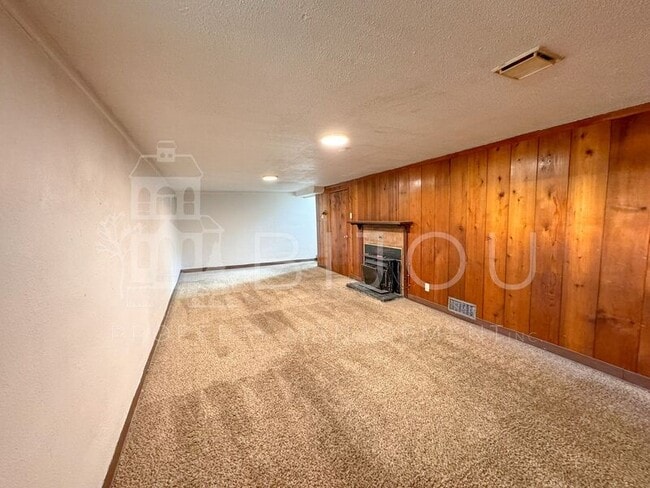 Building Photo - 618 Prospect Lake Dr