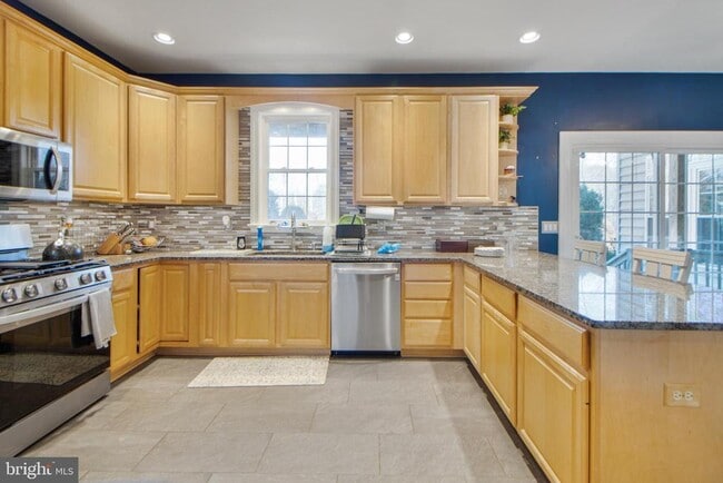 Building Photo - 7420 Mayflower Ct