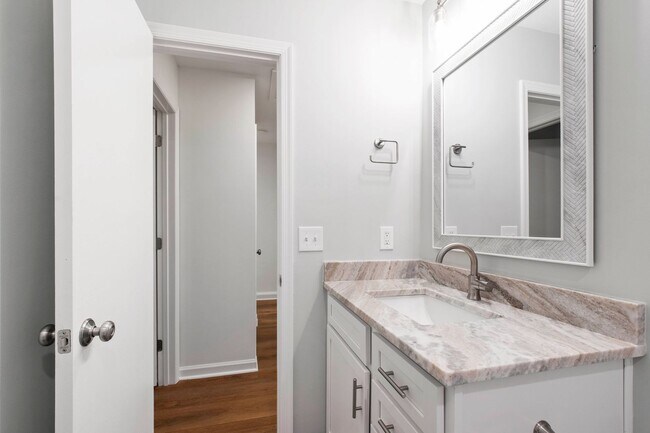 Building Photo - Rare Find: Updated and Modern End-Unit Tow...