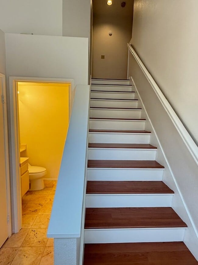 Building Photo - Conveniently located home in Irvine