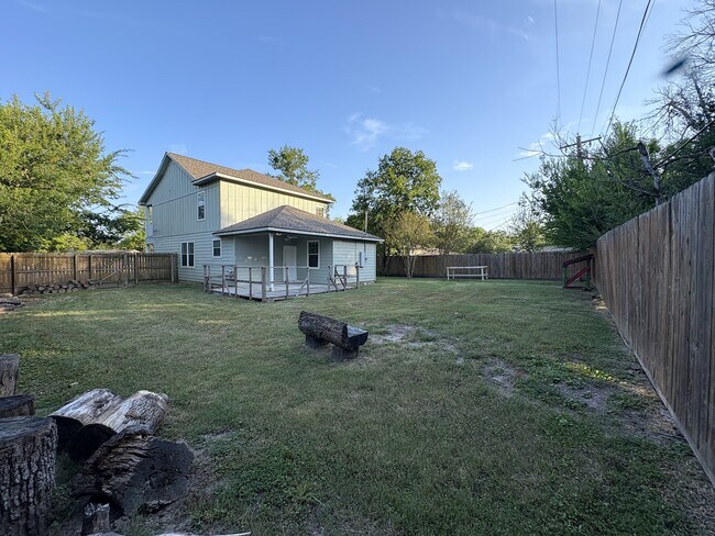 Building Photo - 1601 Lenert Cir