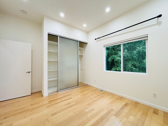 Building Photo - Chic 2-Bed, 2-Bath Home with Gated Yard in...