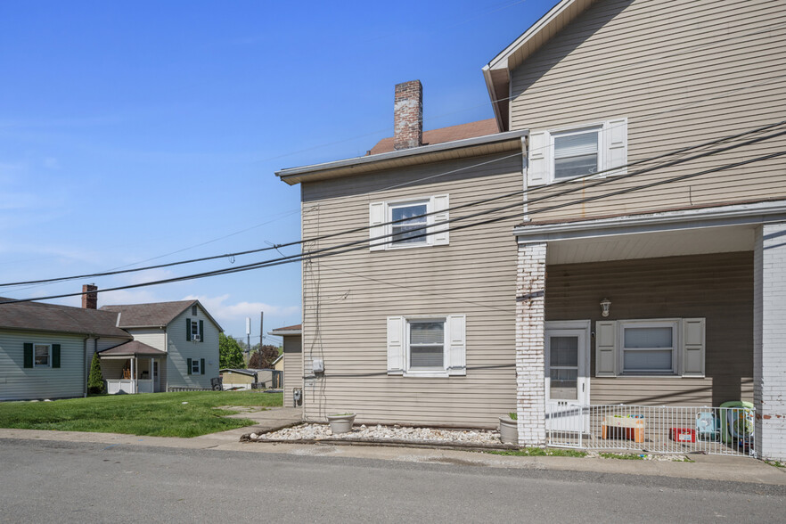 Building Photo - 702 Locust St