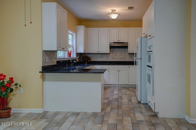 Building Photo - 6 Mulberry Ln