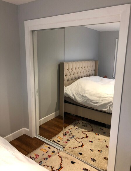 bedroom - 5550 Traffic Way