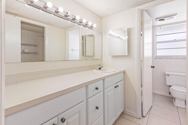 Building Photo - 12013 Greenway Cir S
