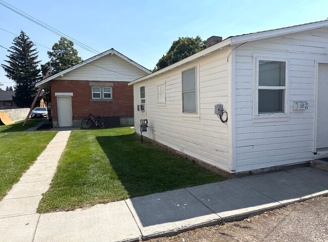 Building Photo - 1312 Hansen Ave